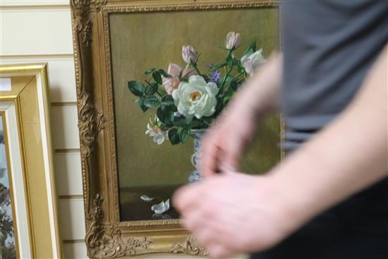 Albert Williams (1922-2010) Still life of roses in a delft vase 17.5 x 13.5in.